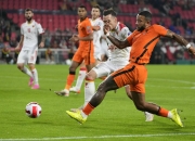 包含荷兰将士备战欧洲杯预选赛，力争取得胜利的词条