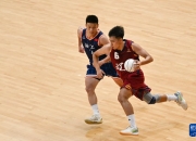 爱游戏视频-双方球队在比赛中展现出坚韧不拔的拼搏精神