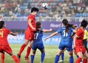 爱游戏网址-女足赛场火爆交锋，形势激烈