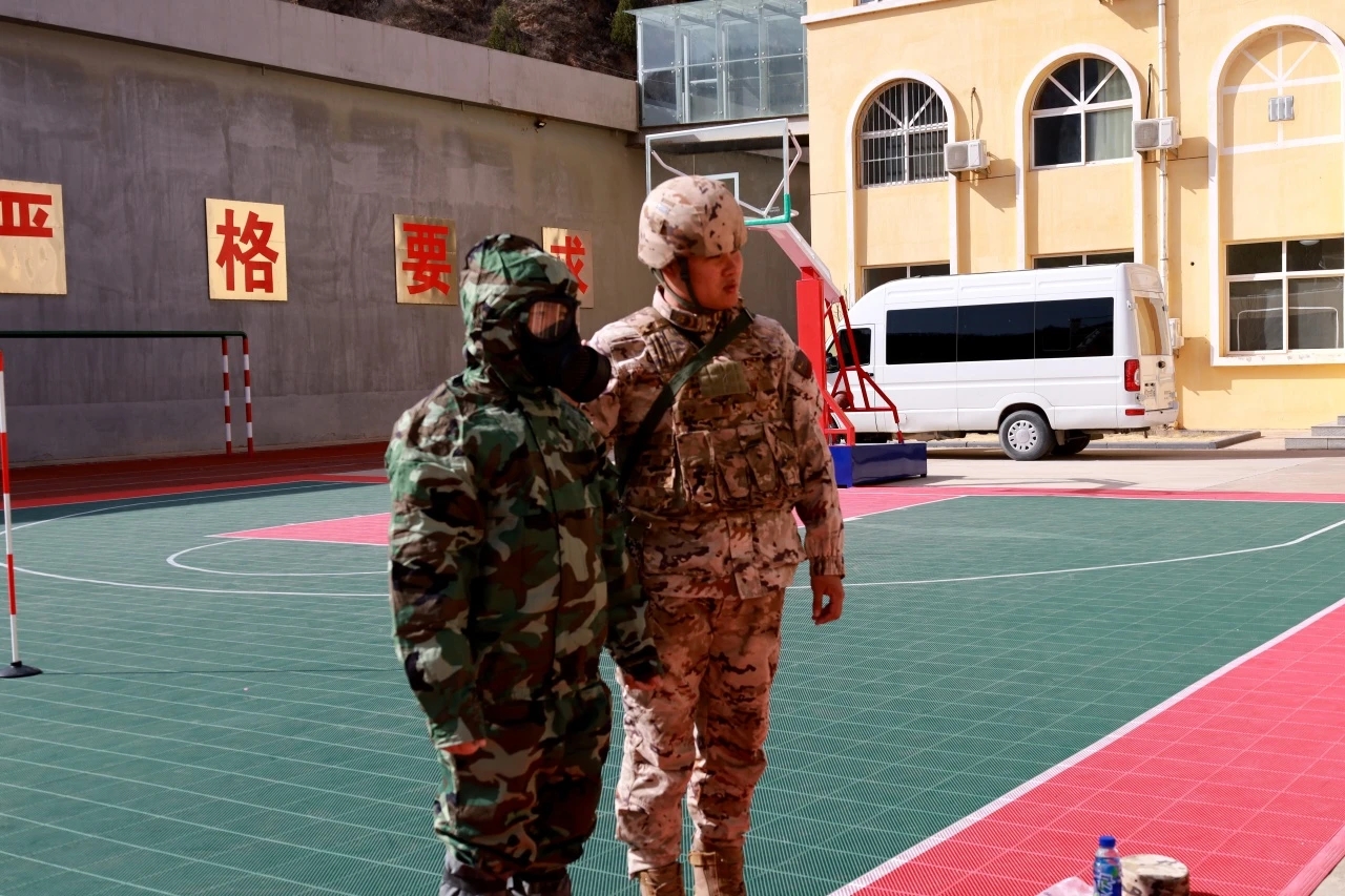 包含积极备战：球队在训练中加强技战术储备的词条