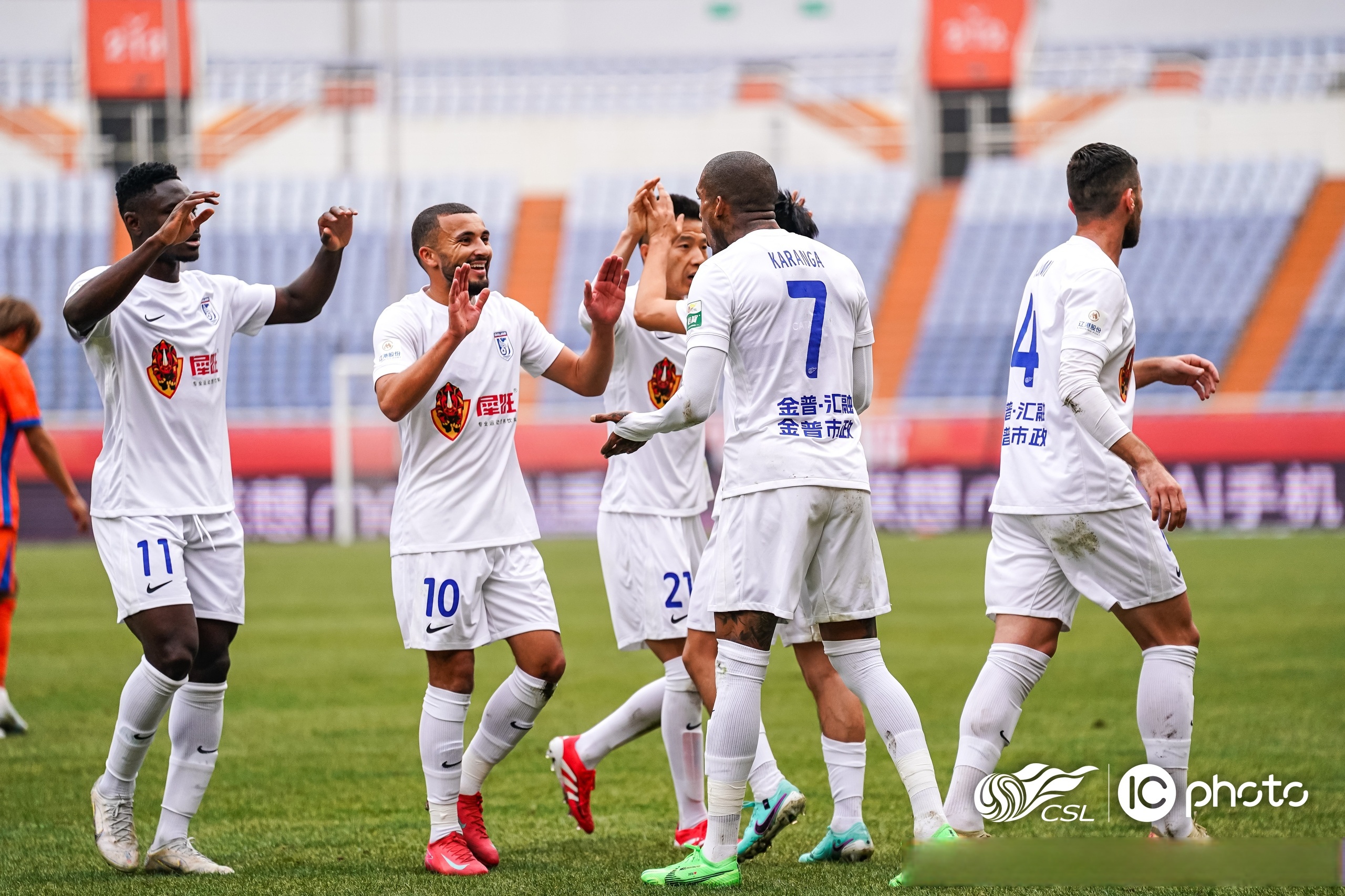 包含内援外援齐上阵,国内足球联赛进入白热化阶段的词条 包含内援外援齐上阵,国内足球联赛进入白热化阶段的词条