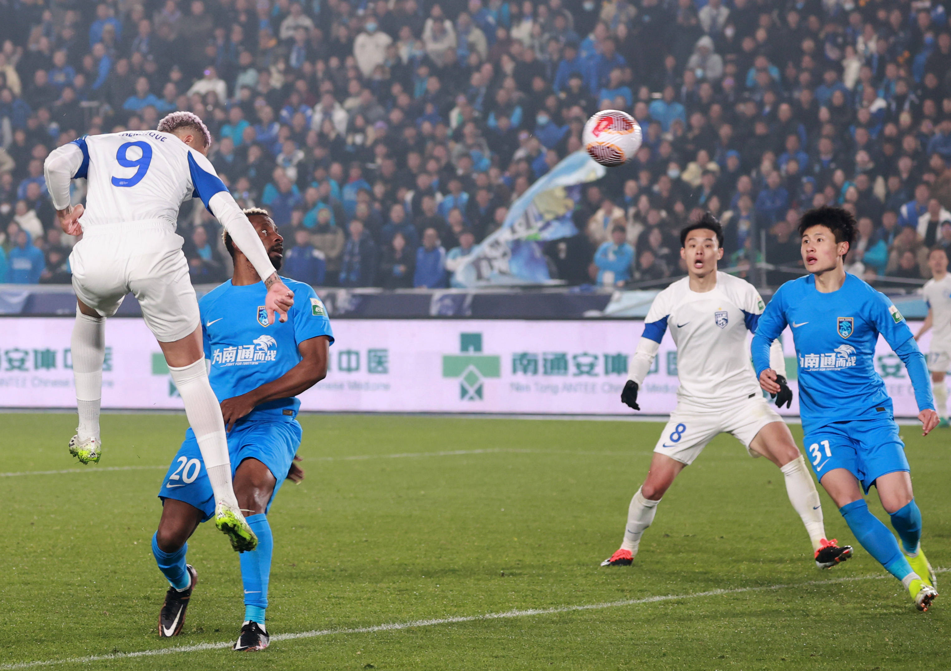 激烈角逐！足球比赛即将上演