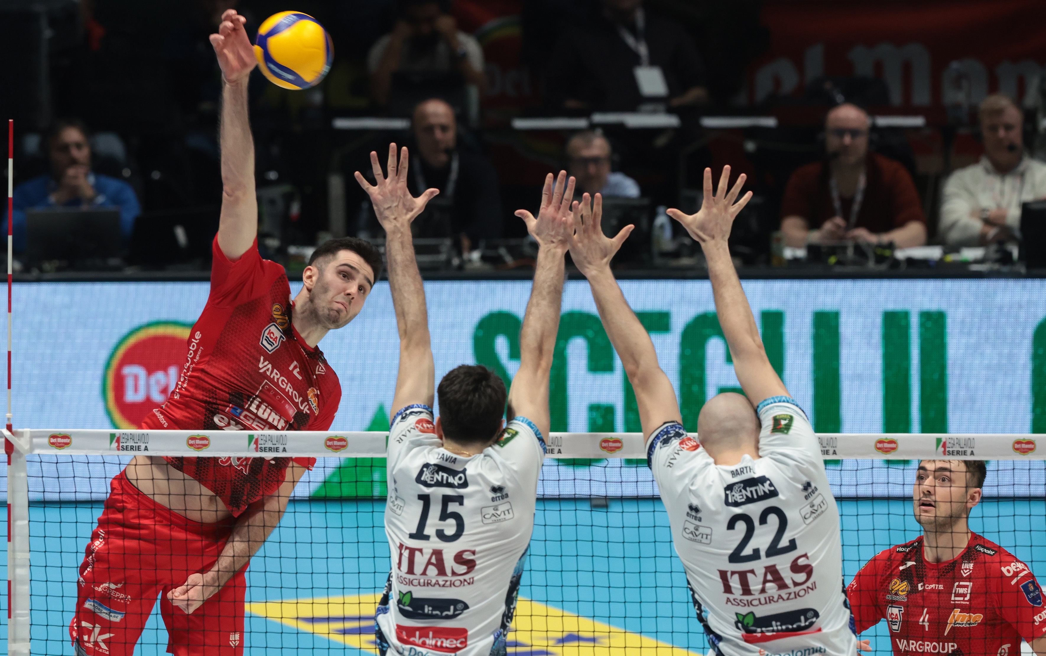 意大利选手连胜两场，赢得金牌