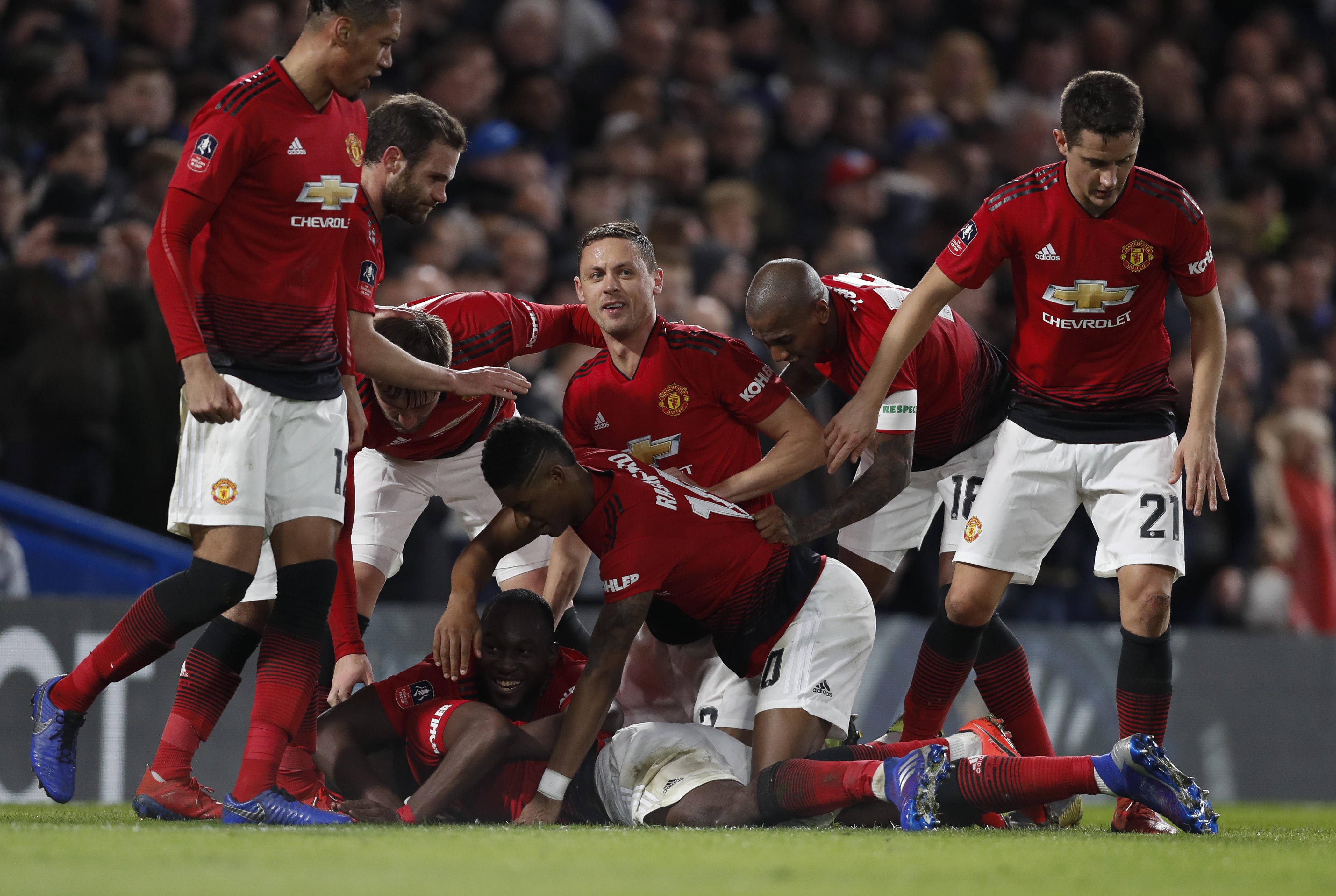 曼联遭遇重创,切尔西获得宝贵胜利的简单介绍 曼联遭遇重创,切尔西获得宝贵胜利的简单介绍