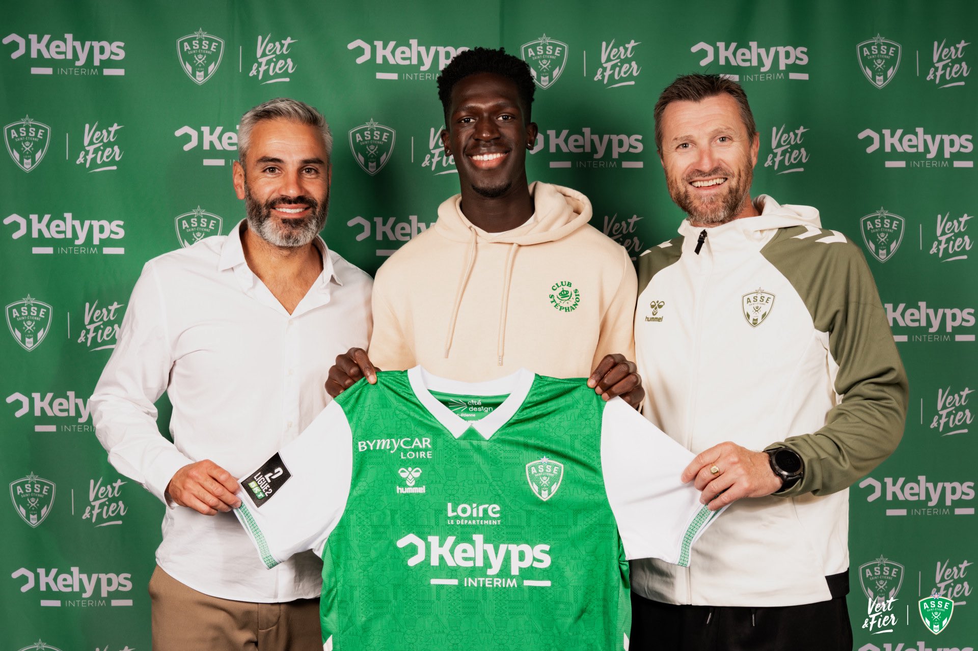 关于圣埃蒂安俱乐部全员备战即将到来的比赛的信息