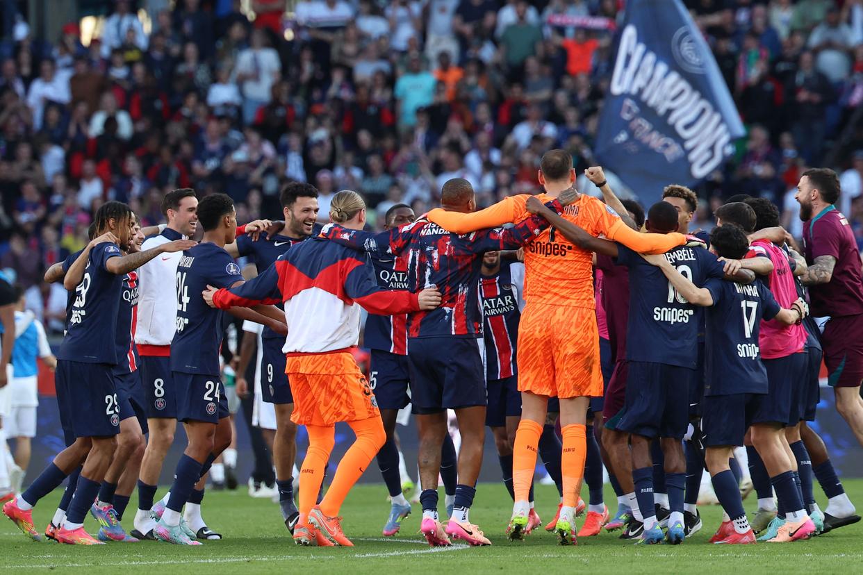 曼联客场惨败,法甲球队外援大放异彩 曼联客场惨败,法甲球队外援大放异彩