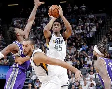 犹他爵士逆转湖人保持领跑