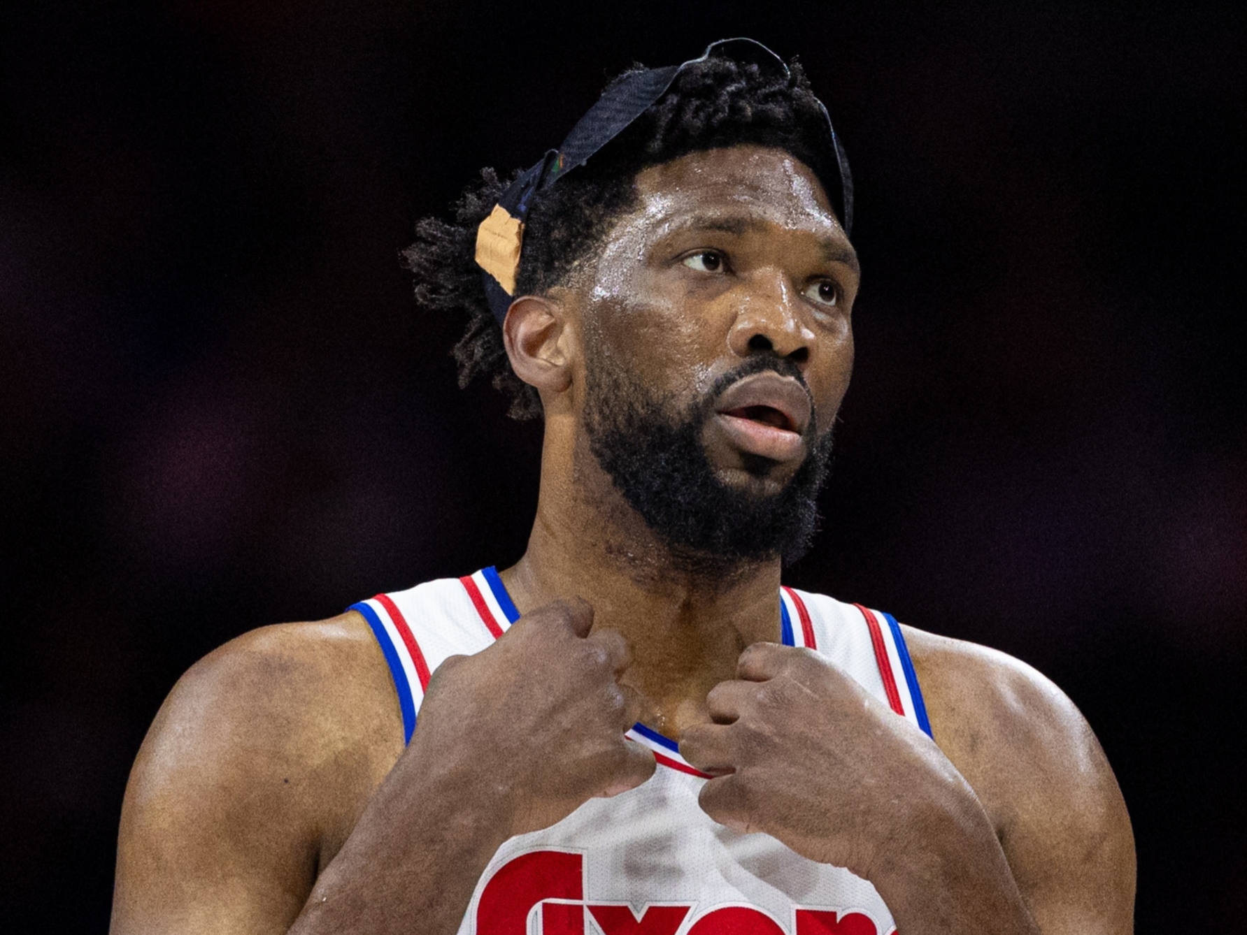 76人主场不敌开拓者：恩比德单挑利拉德，失利收场的简单介绍