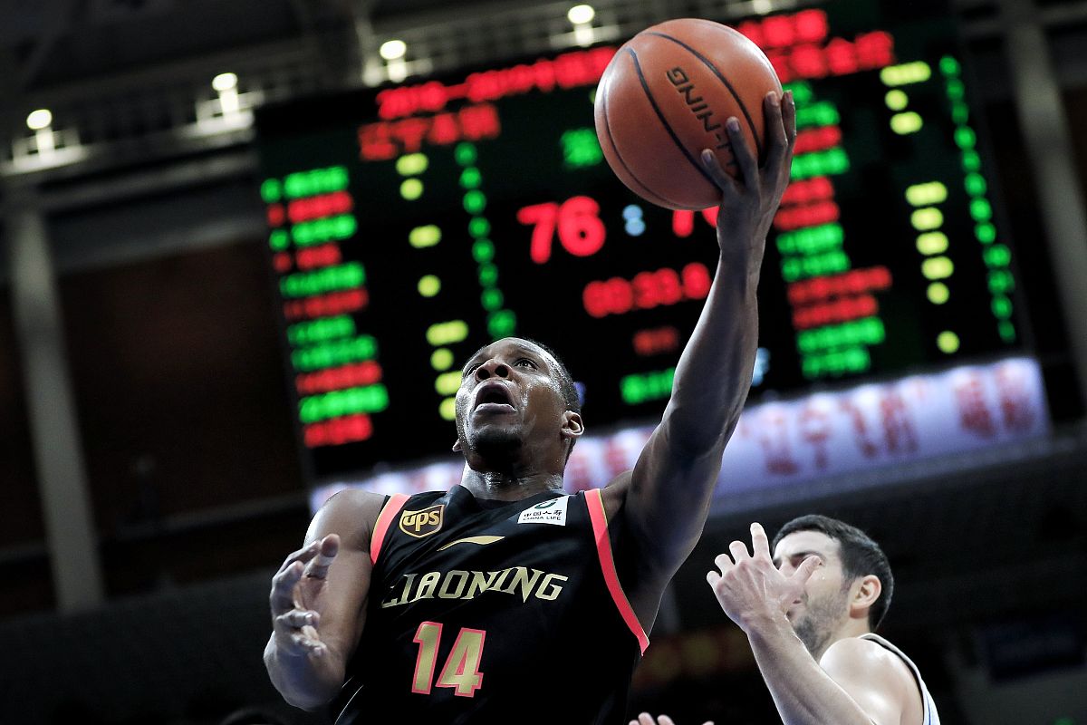 76人再胜活塞，豪取八连胜