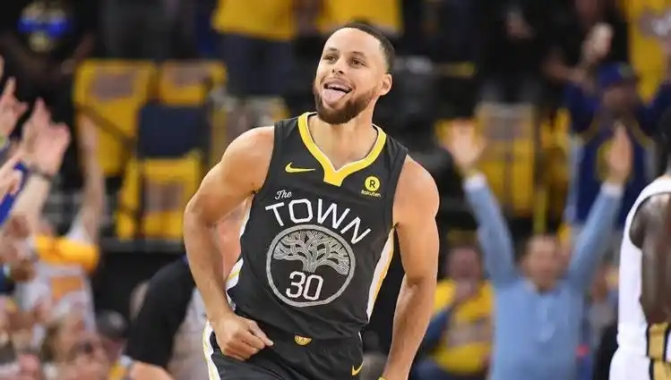 勇士主场力克独行侠，库里火爆砍下40分的简单介绍