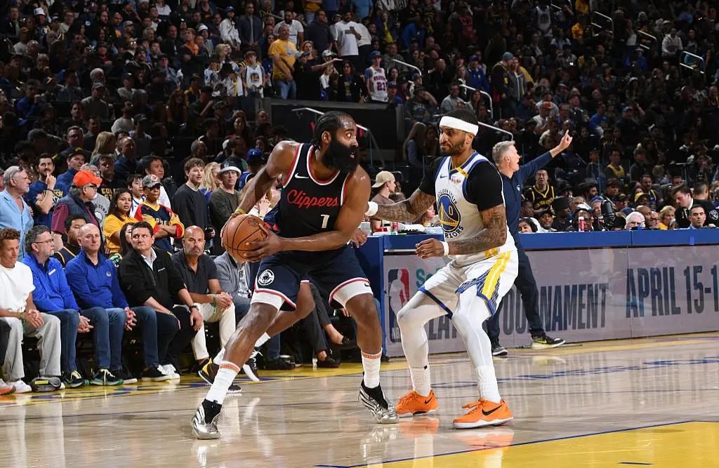 黄蜂惊险赢下公牛迎来胜利