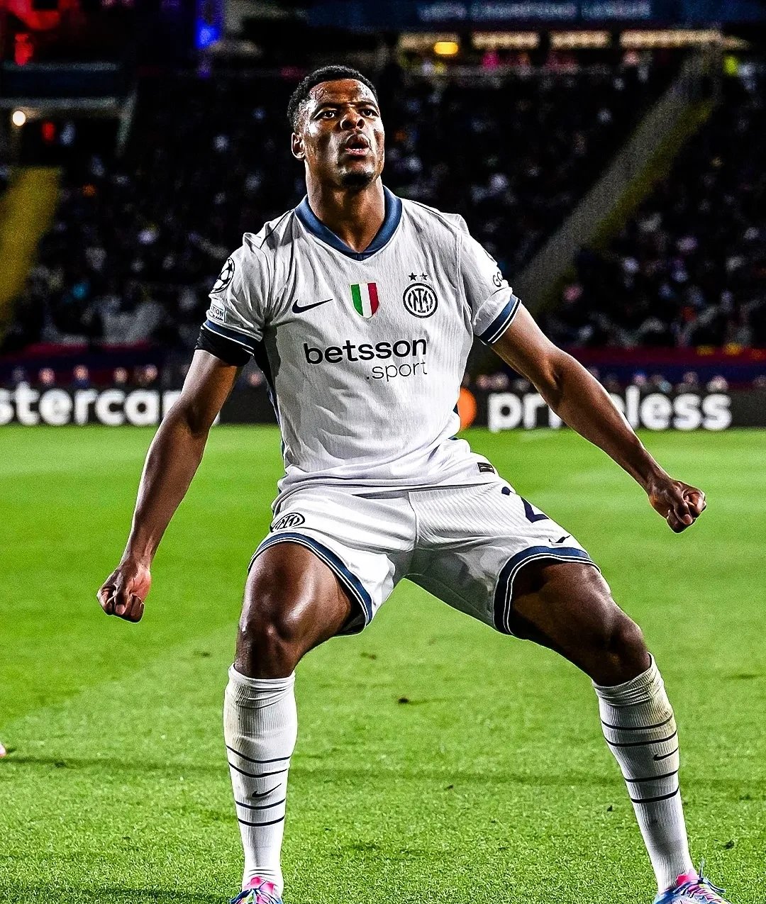 包含拼尽全力！球员孤军奋战却未能改变比赛结果的词条