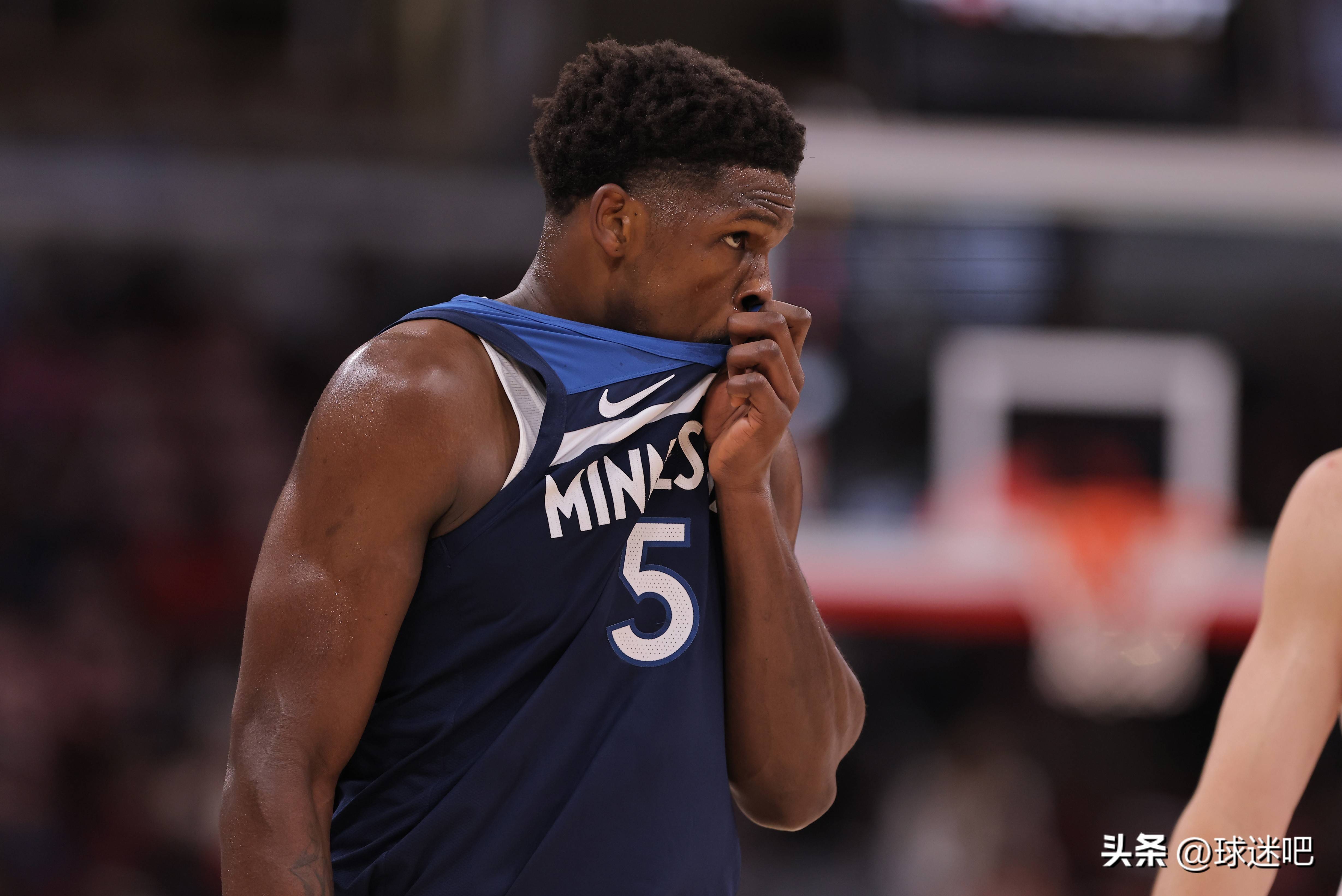 独行侠队在NBA比赛中夺得关键战胜