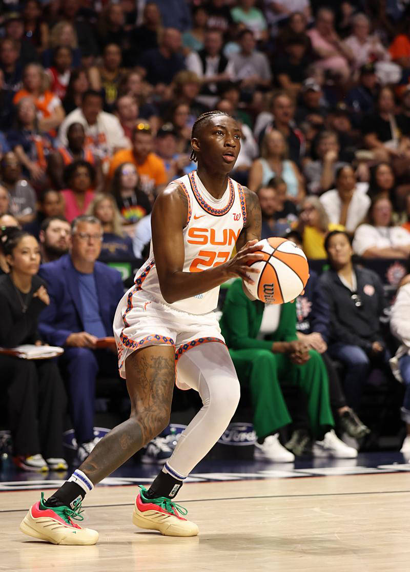 太阳队发挥稳定，用高效进攻战胜对手的简单介绍