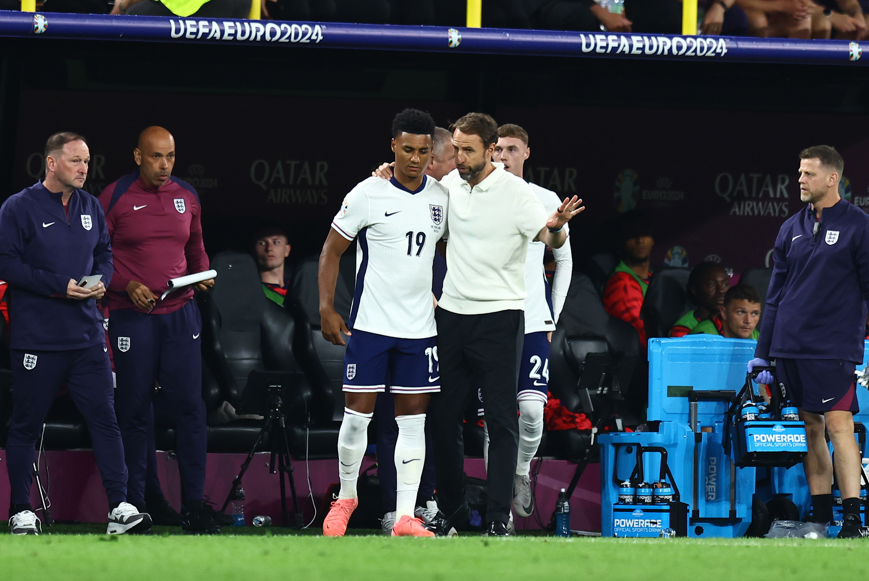 关于沃尔夫斯堡遭遇意外失利，球队表现低迷的信息