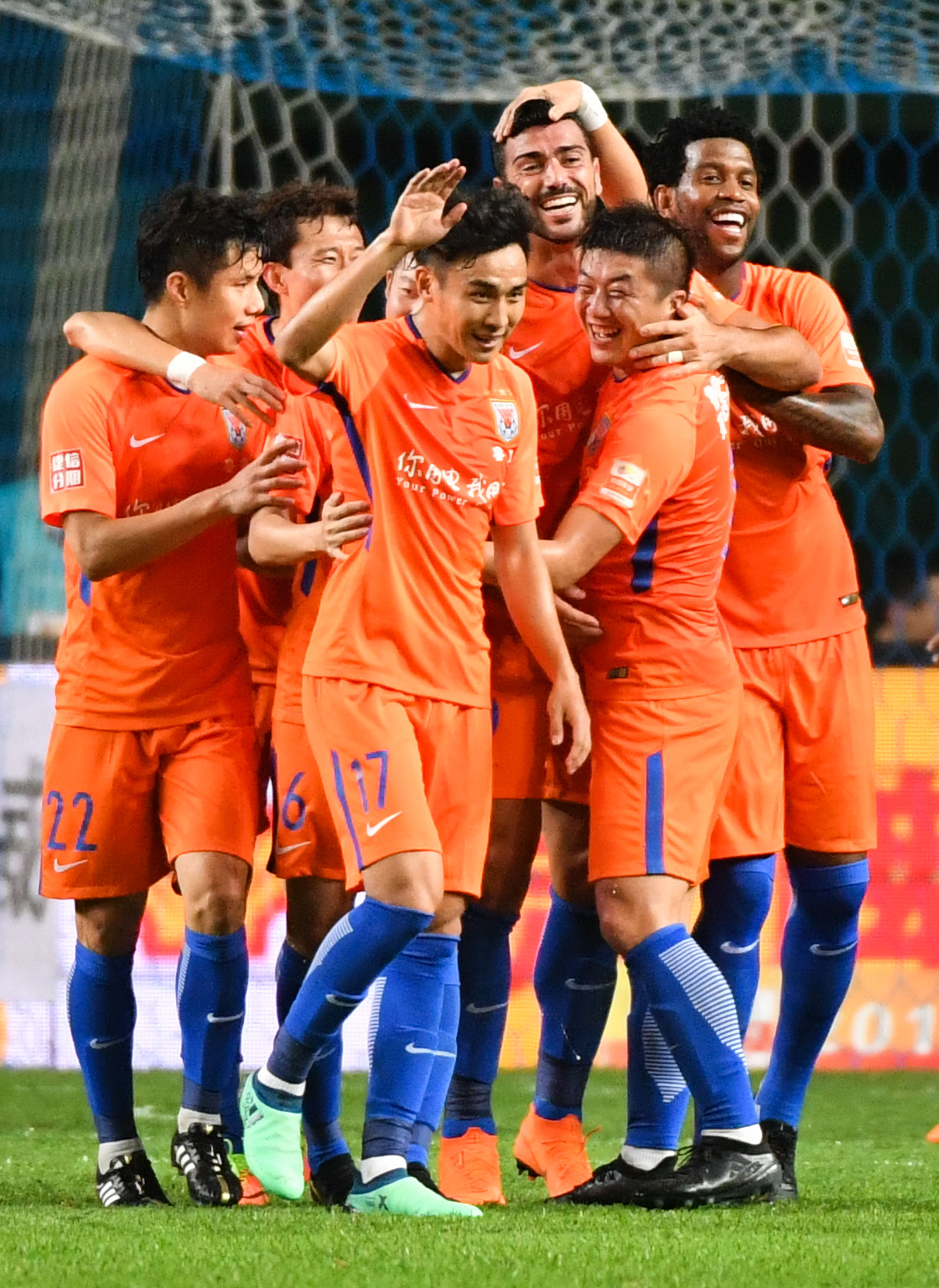 鲁能主场对阵富力，誓死拼搏争取重要胜利的简单介绍