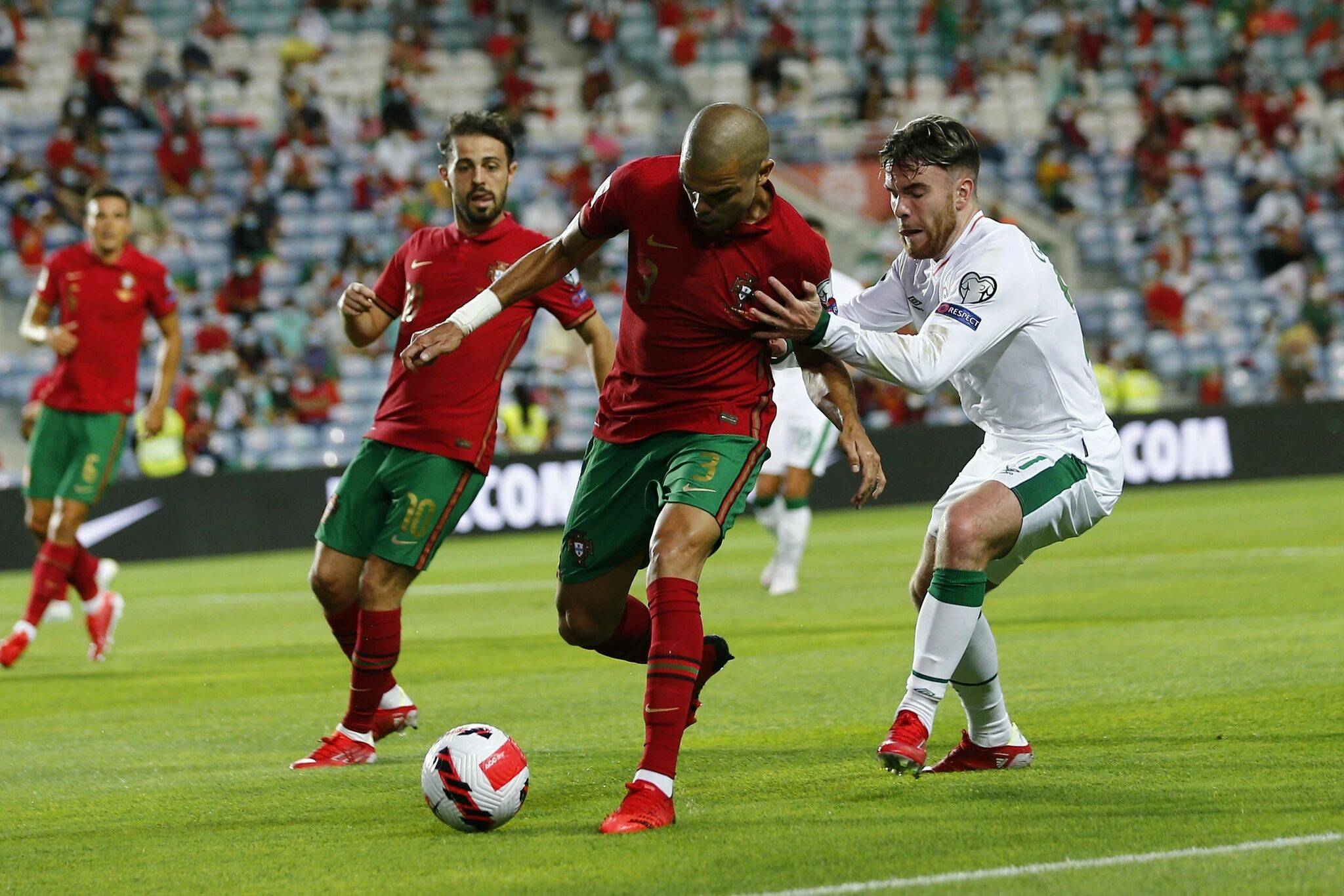 葡萄牙大胜波兰，提前晋级欧锦赛