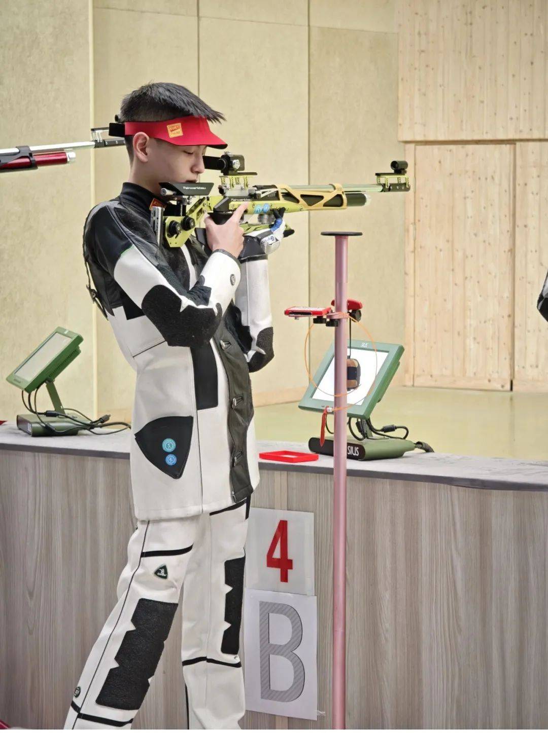 射击比赛中选手高精度射击